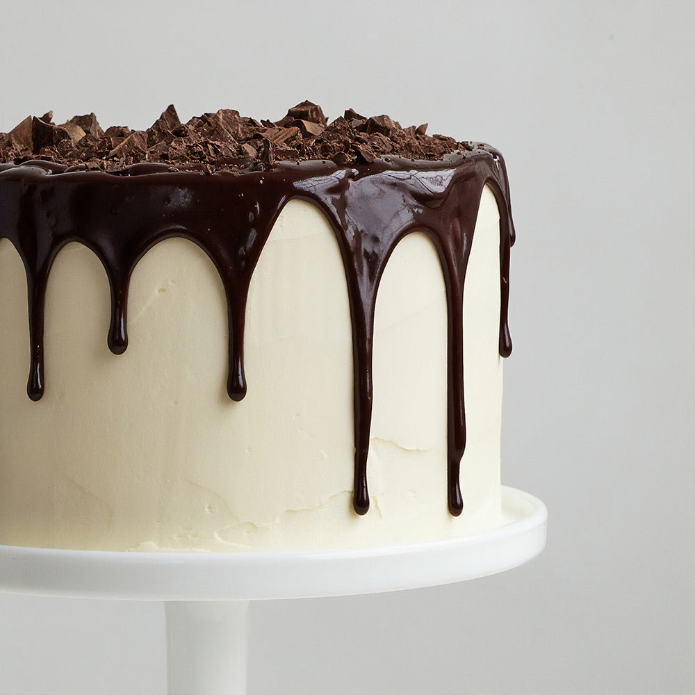 small round chocolate cake