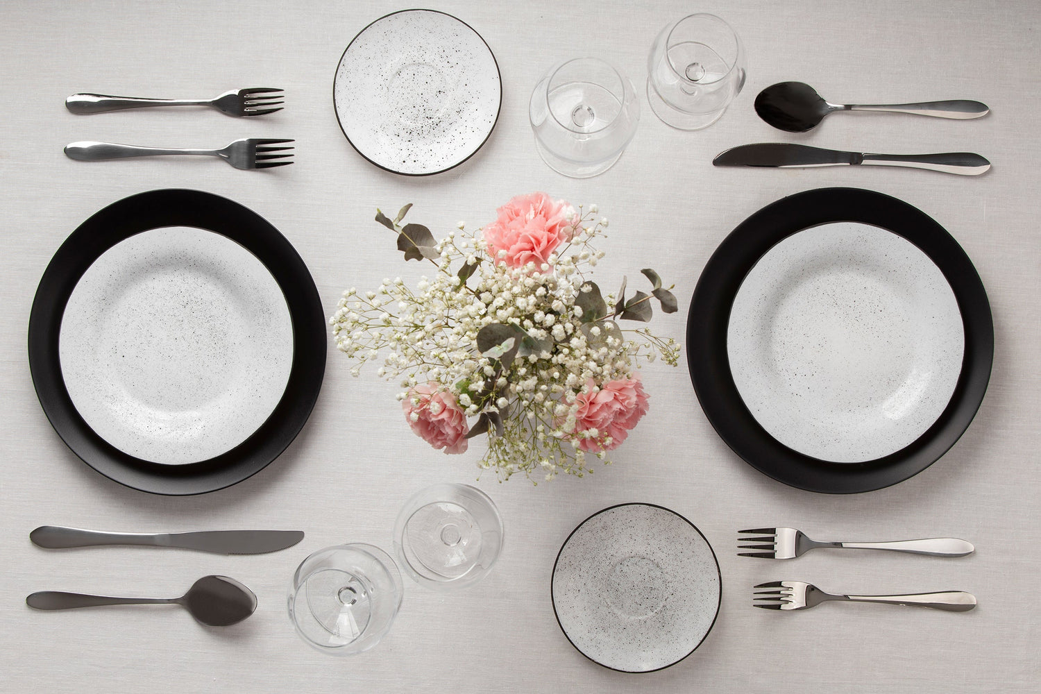 Guide on how to set a table, showing a step-by-step layout of utensils, plates, glassware, and napkins. This visual demonstrates the correct placement and arrangement for creating an organized and elegant dining setup.